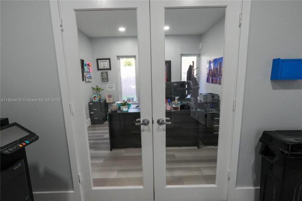 8125 SW 120th St, Pinecrest FL 33156