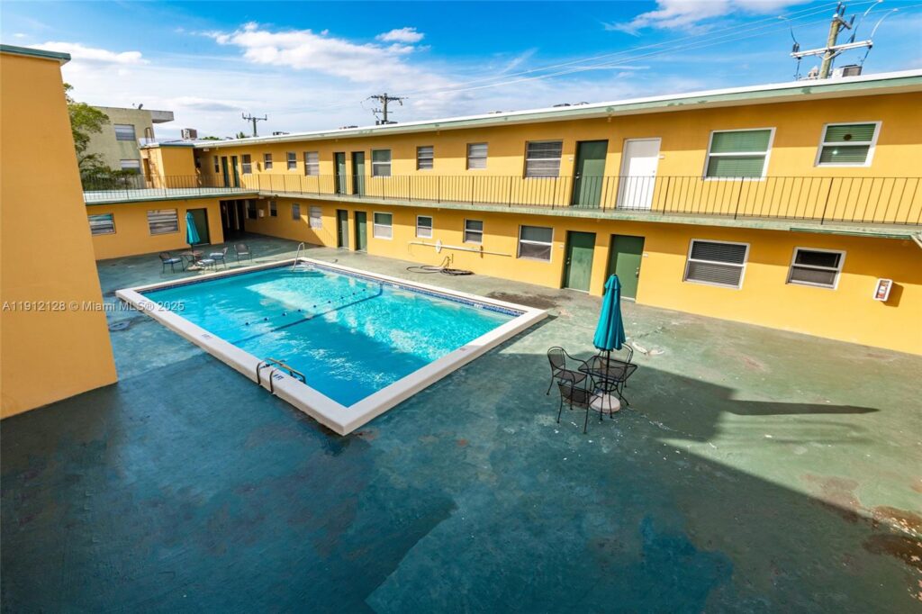 1975 NE 135th St # 3B, North Miami FL 33181