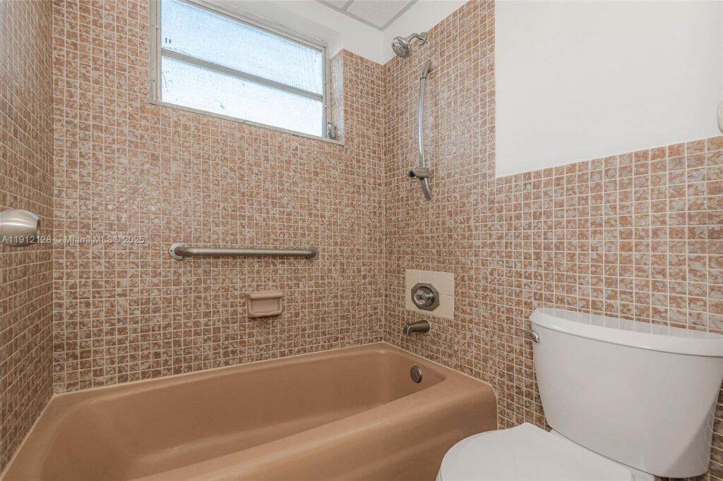 1975 NE 135th St # 3B, North Miami FL 33181