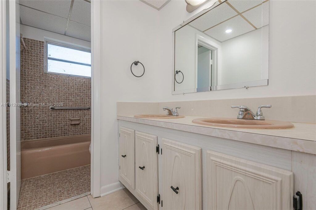 1975 NE 135th St # 3B, North Miami FL 33181