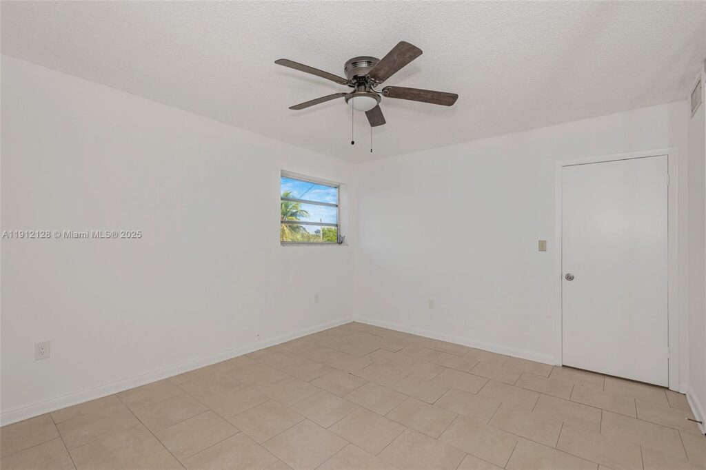 1975 NE 135th St # 3B, North Miami FL 33181