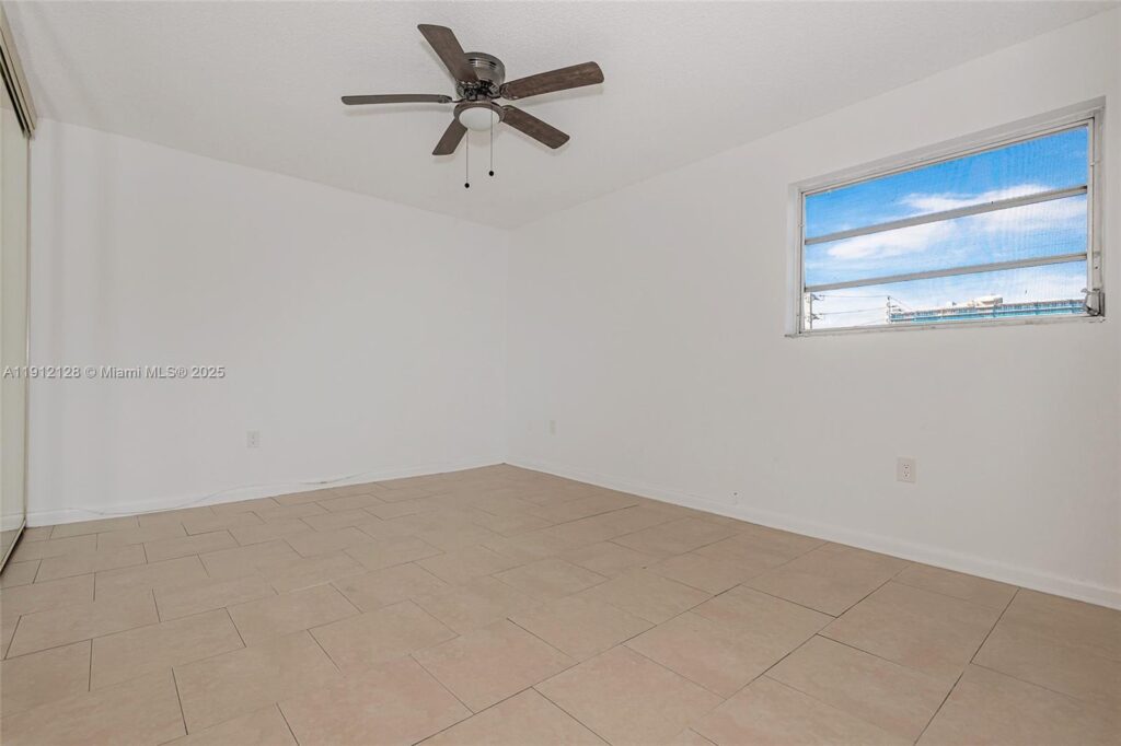 1975 NE 135th St # 3B, North Miami FL 33181