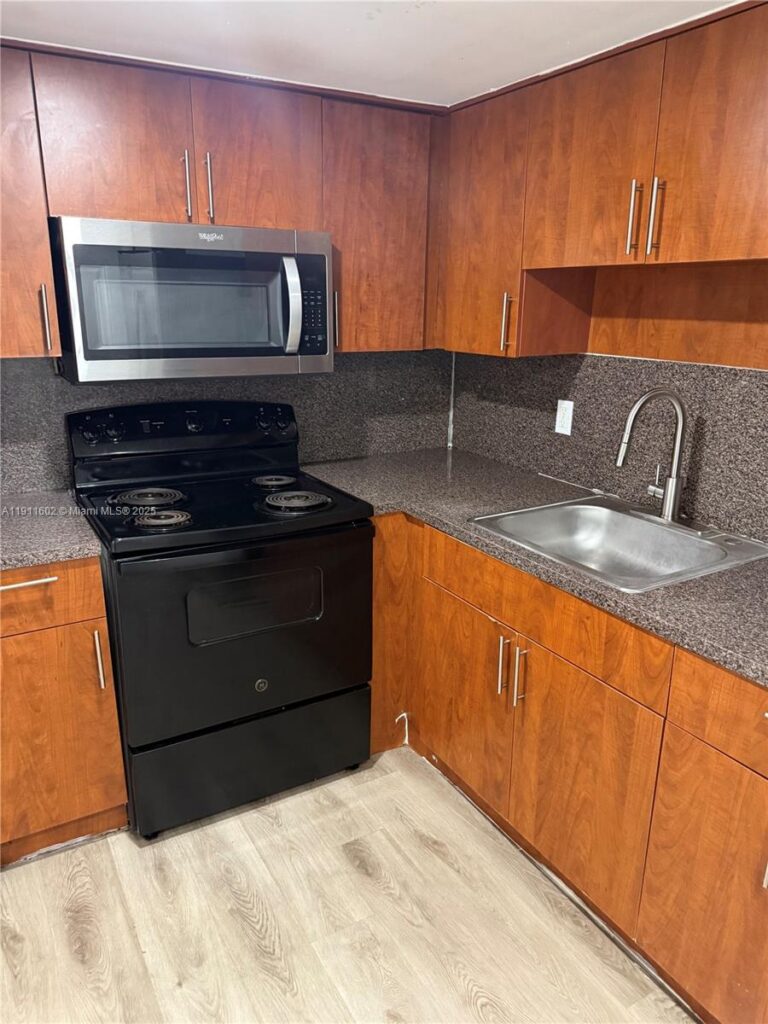 1200 SW 50th Ave # 3, North Lauderdale FL 33068