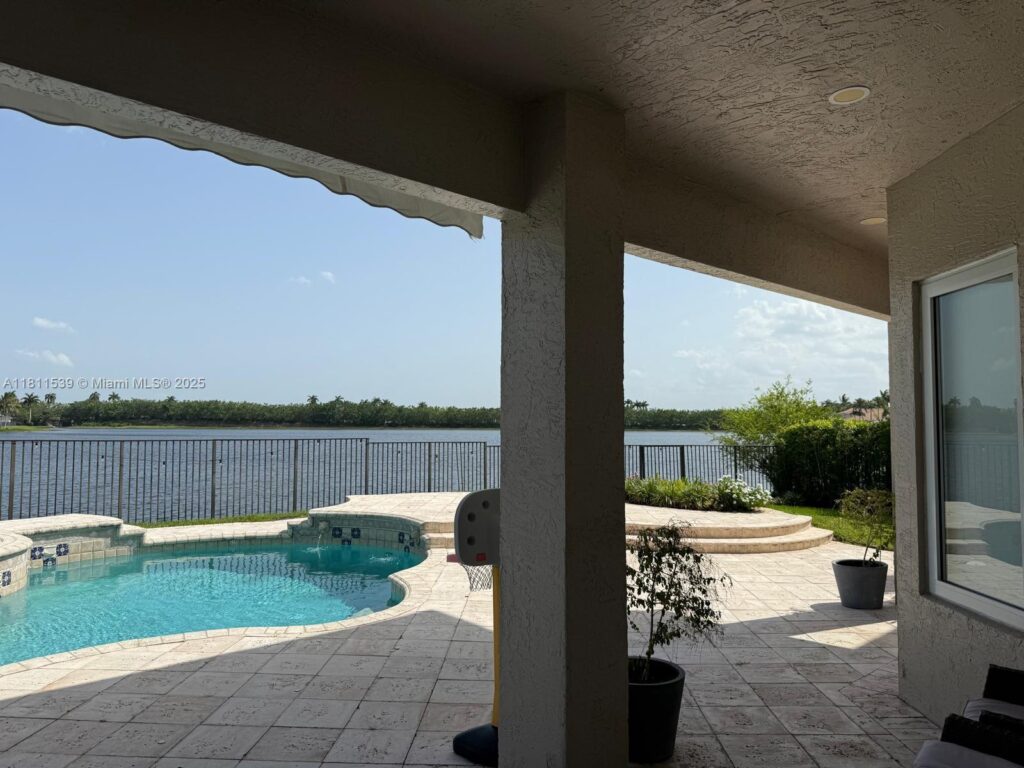 1418 Lantana Dr, Weston FL 33326