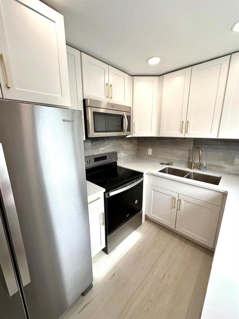 121 Sheffield F, West Palm Beach FL 33417
