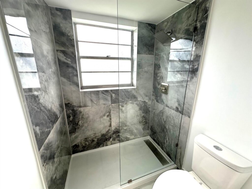 121 Sheffield F, West Palm Beach FL 33417