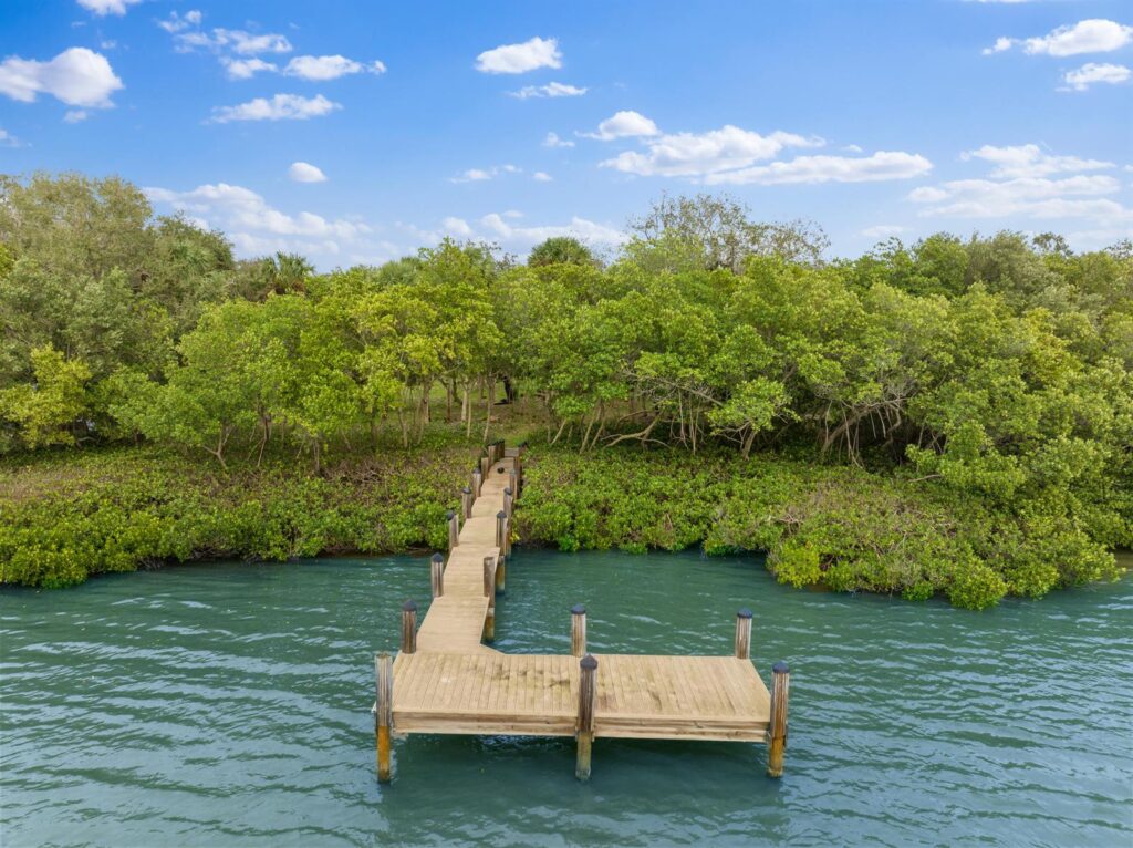 2545 Riverview Court, Vero Beach FL 32963