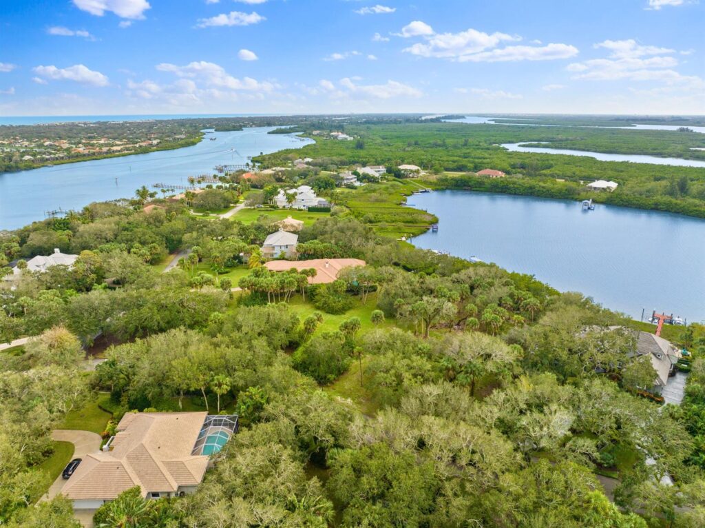 2545 Riverview Court, Vero Beach FL 32963