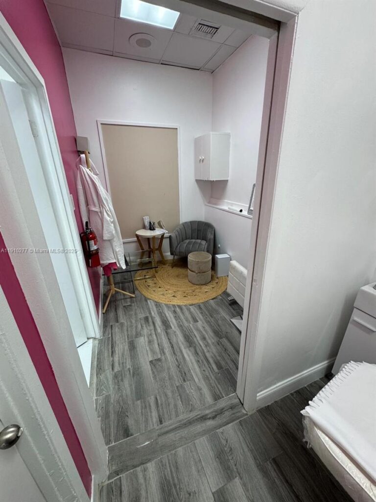 BAY HARBOUR, Bay Harbor Islands FL 33154