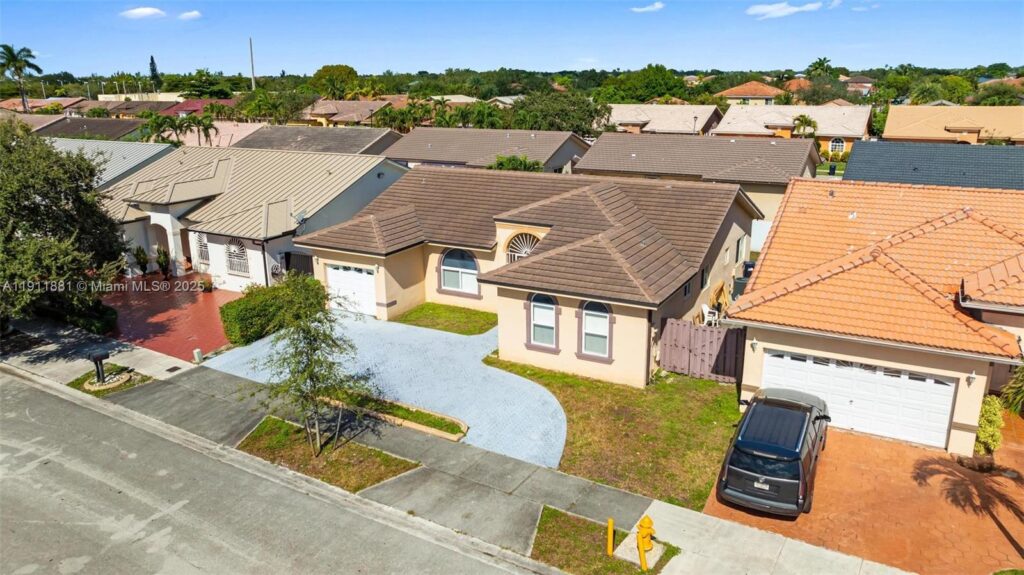 8761 NW 142nd St, Miami Lakes FL 33018