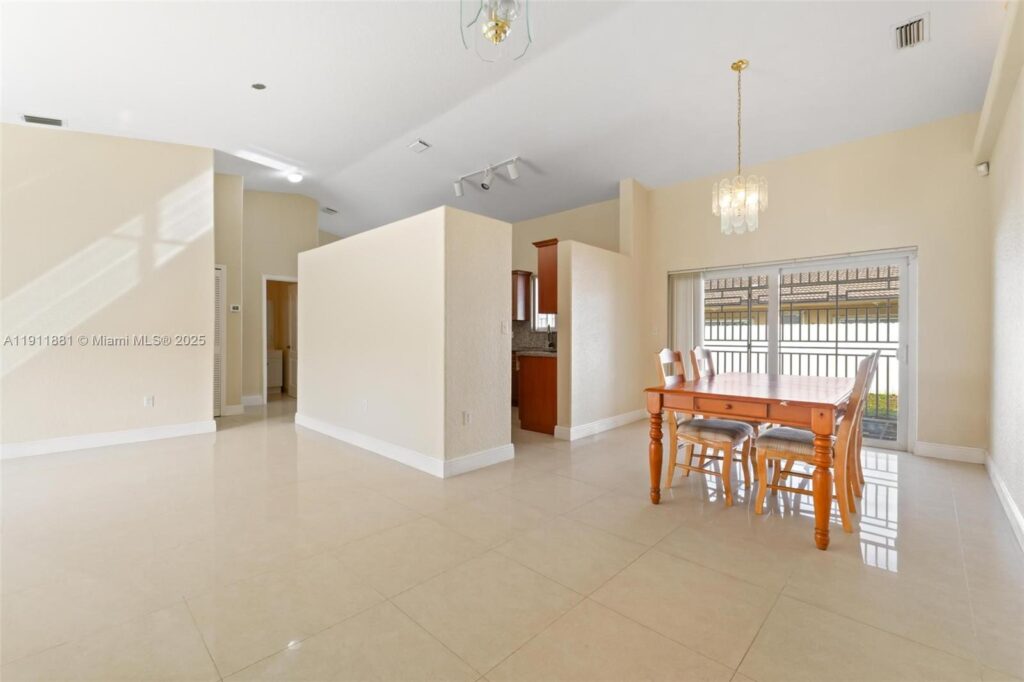 8761 NW 142nd St, Miami Lakes FL 33018