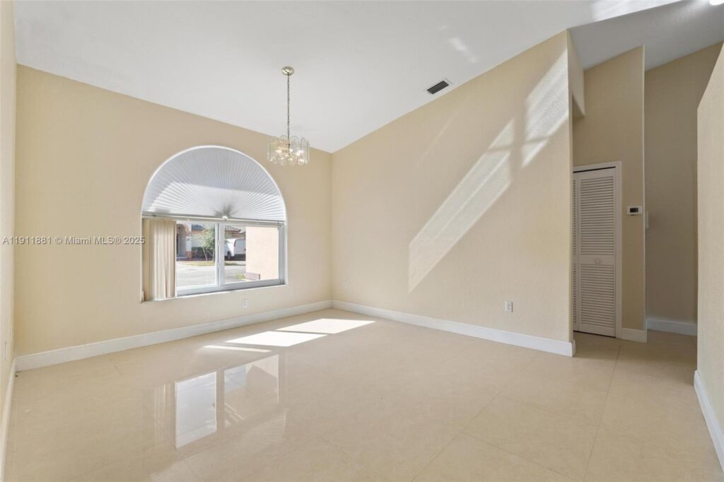 8761 NW 142nd St, Miami Lakes FL 33018