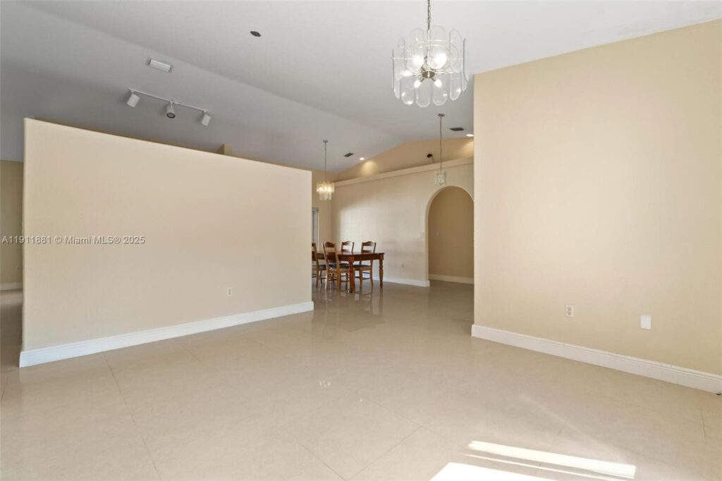 8761 NW 142nd St, Miami Lakes FL 33018