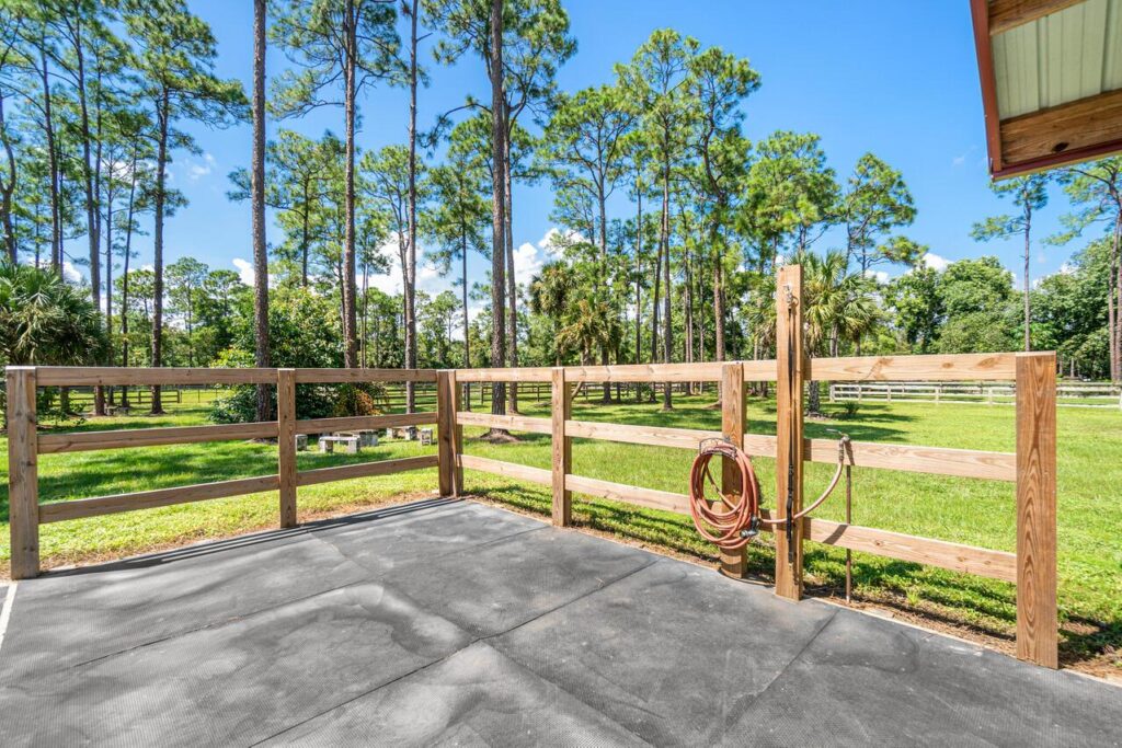 1835 Stallion Drive, Loxahatchee FL 33470