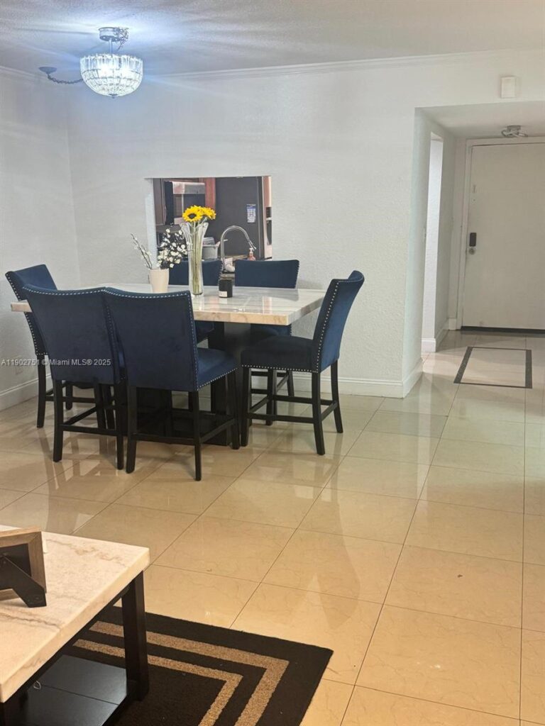 3955 N Nob Hill Rd # 101, Sunrise FL 33351