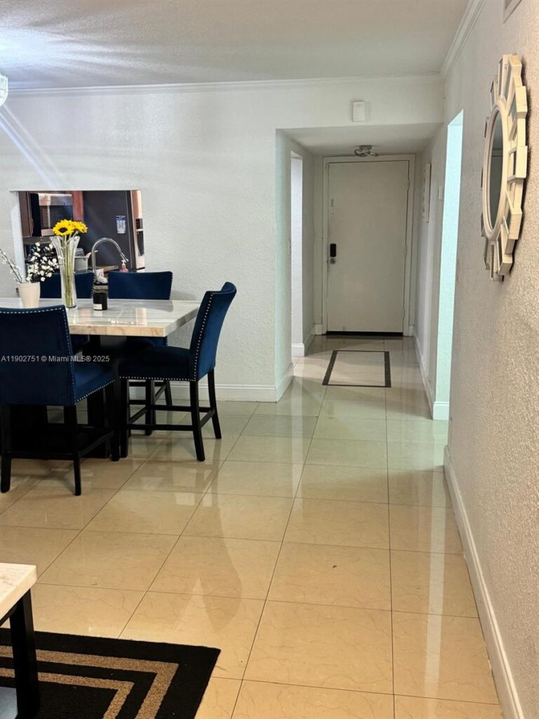 3955 N Nob Hill Rd # 101, Sunrise FL 33351