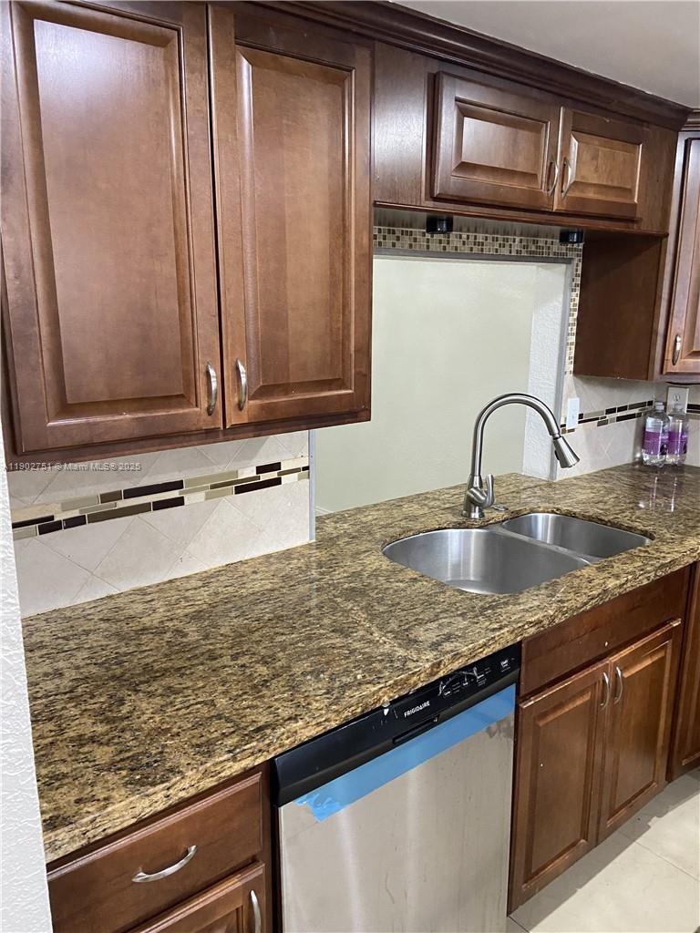 3955 N Nob Hill Rd # 101, Sunrise FL 33351