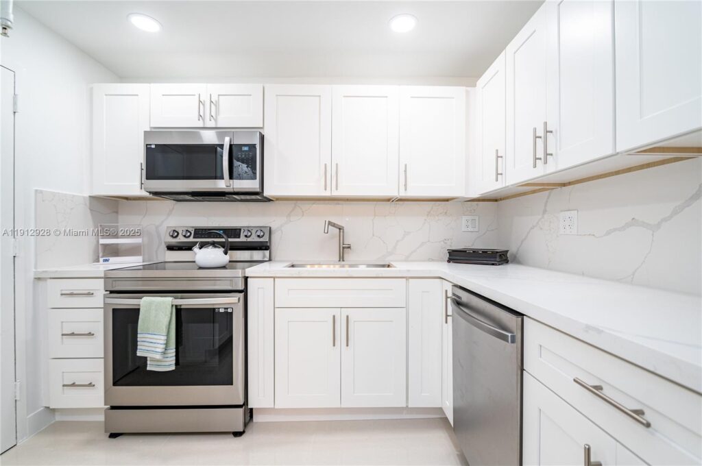 2780 NE 183rd St # 2014, Aventura FL 33160