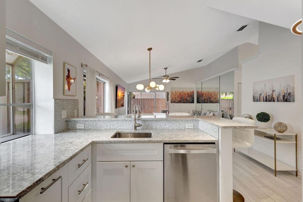 15 Admirals Court, Palm Beach Gardens FL 33418