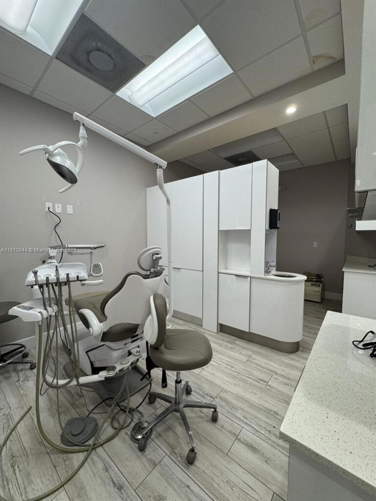 9440 W Commercial Blvd, Sunrise FL 33351