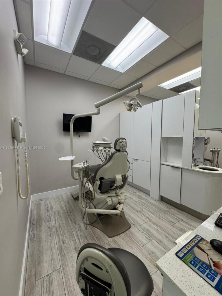 9440 W Commercial Blvd, Sunrise FL 33351