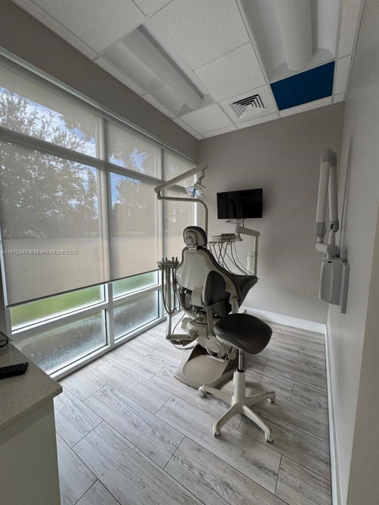 9440 W Commercial Blvd, Sunrise FL 33351
