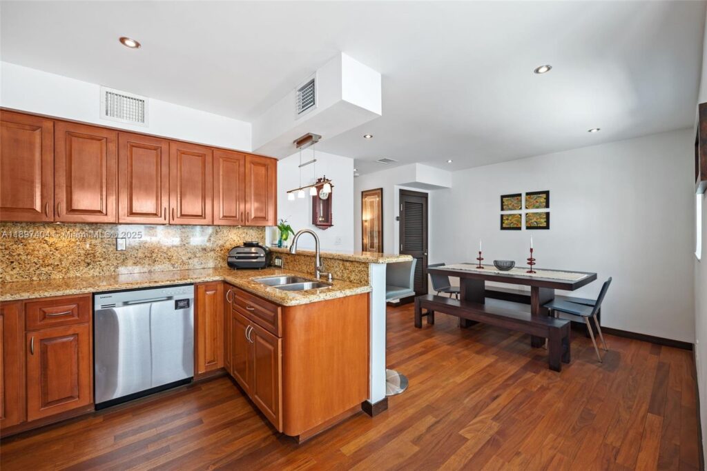 261 Navarre Ave # 3, Coral Gables FL 33134