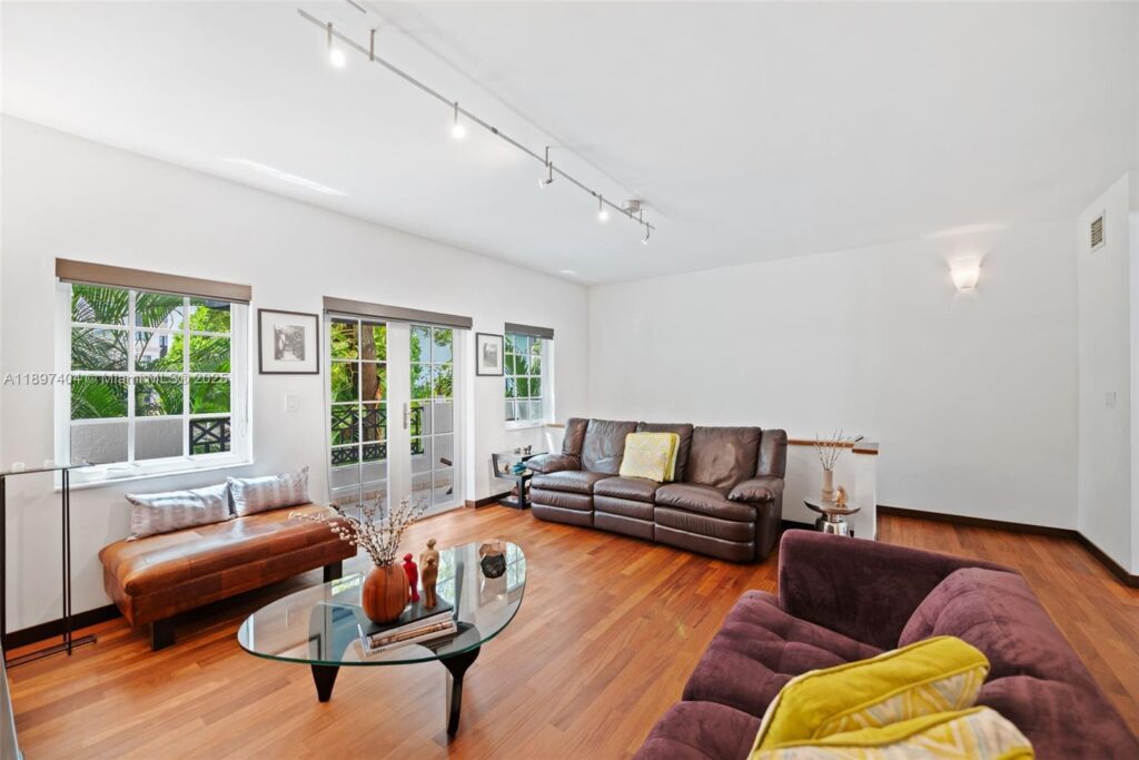 261 Navarre Ave # 3, Coral Gables FL 33134