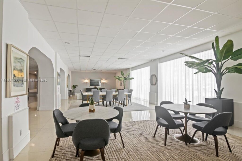 3140 S Ocean Dr # 207, Hallandale Beach FL 33009