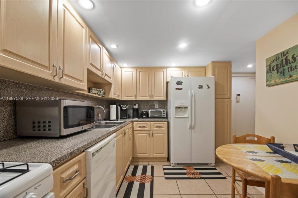 3140 S Ocean Dr # 207, Hallandale Beach FL 33009
