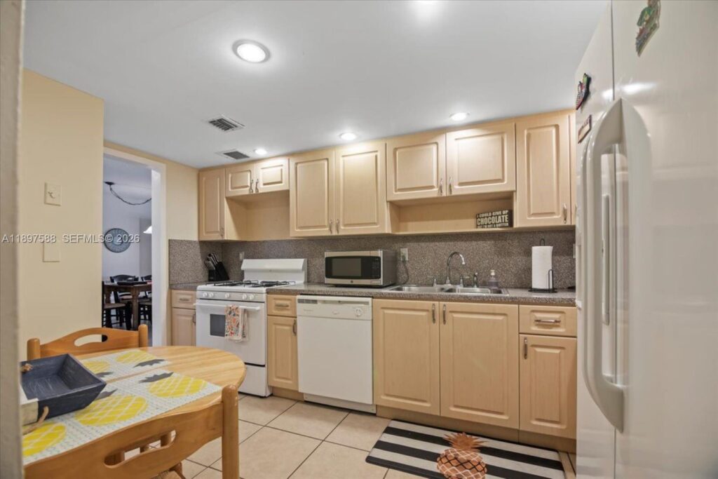 3140 S Ocean Dr # 207, Hallandale Beach FL 33009