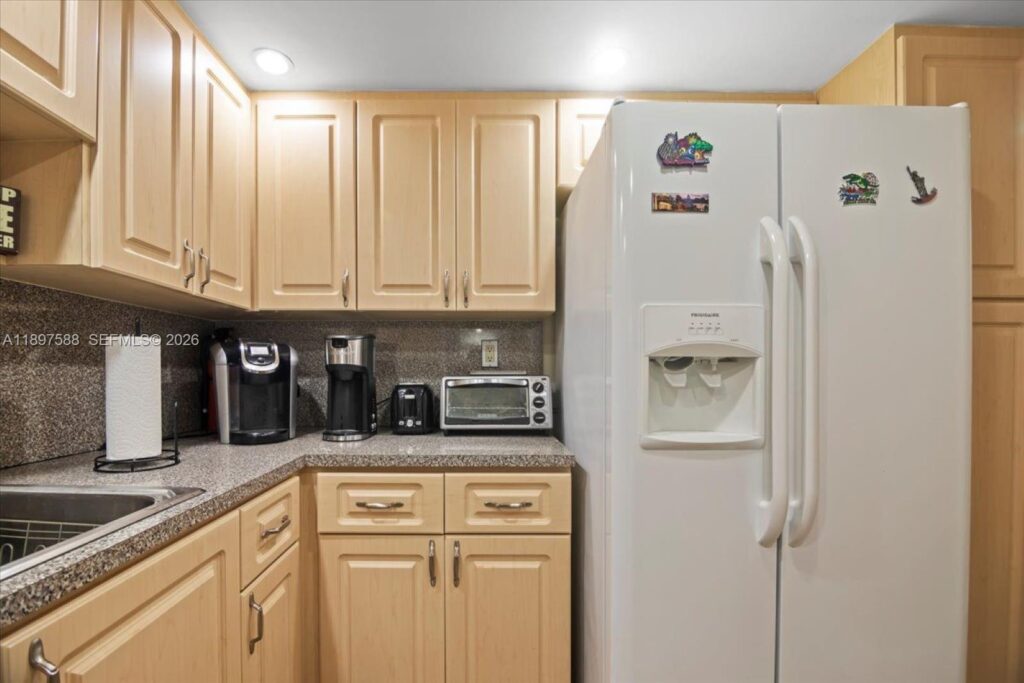 3140 S Ocean Dr # 207, Hallandale Beach FL 33009