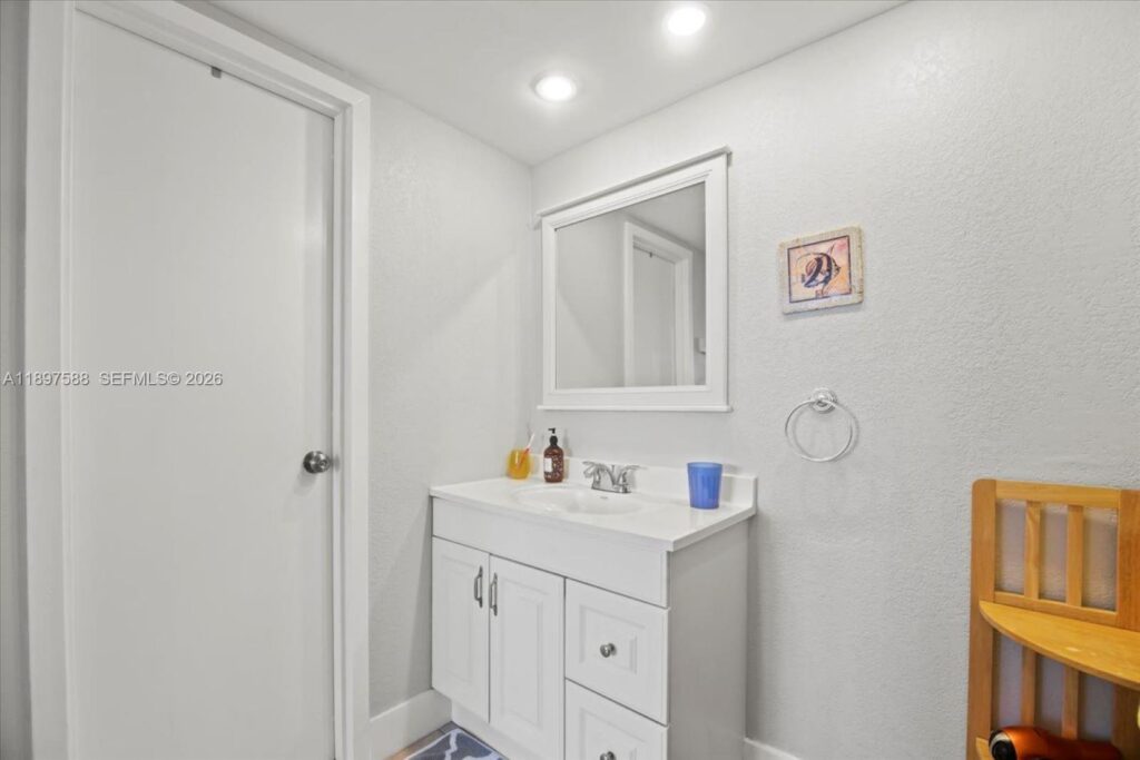 3140 S Ocean Dr # 207, Hallandale Beach FL 33009