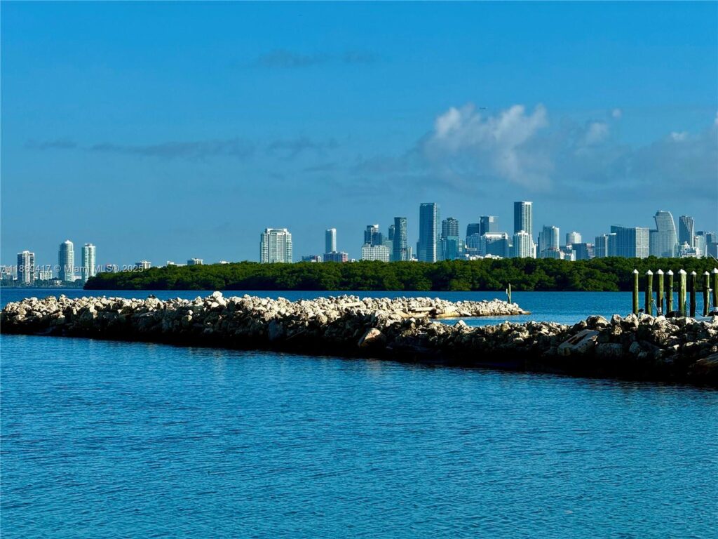 200 Harbor Dr, Key Biscayne FL 33149