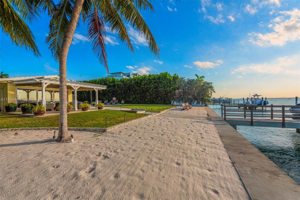 200 Harbor Dr, Key Biscayne FL 33149