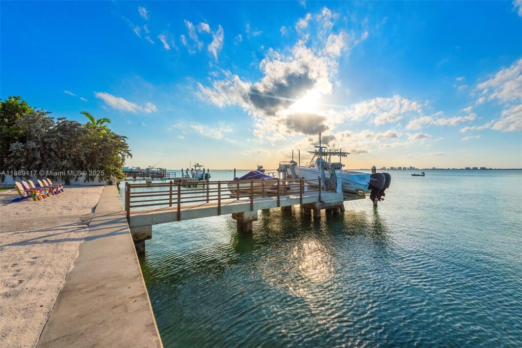 200 Harbor Dr, Key Biscayne FL 33149