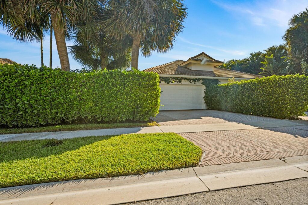 2940 Twin Oaks Way, Wellington FL 33414