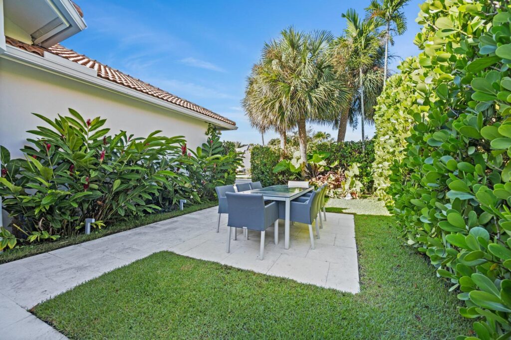 2940 Twin Oaks Way, Wellington FL 33414