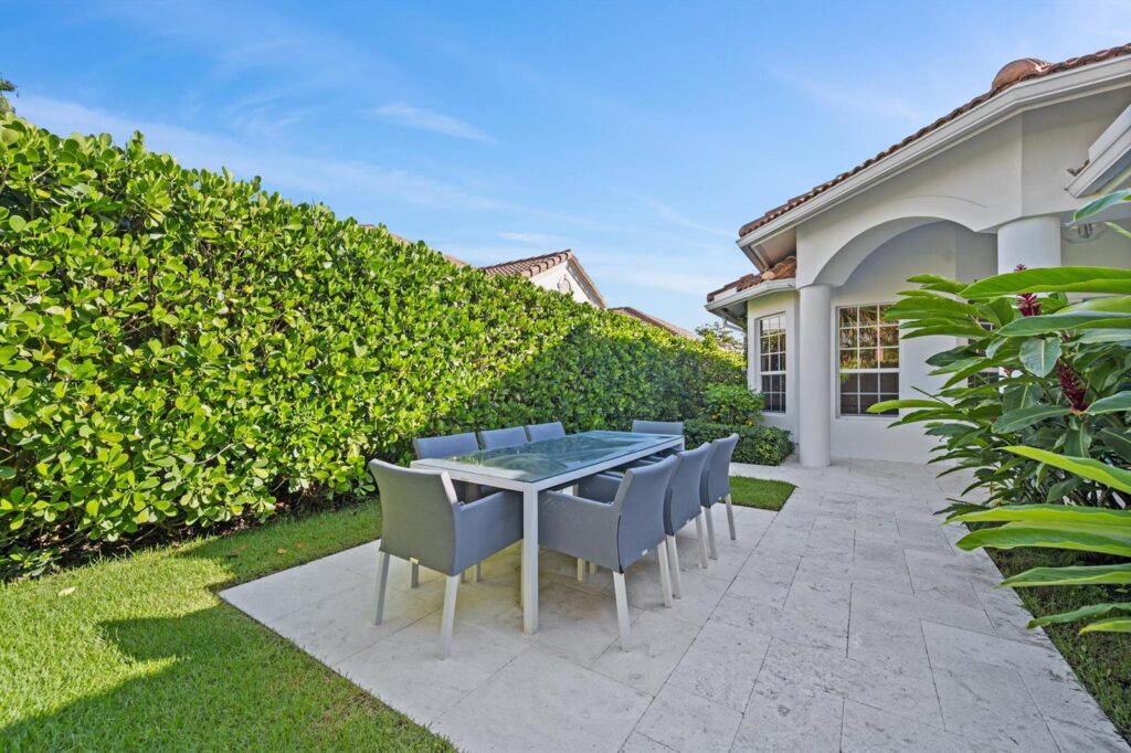 2940 Twin Oaks Way, Wellington FL 33414