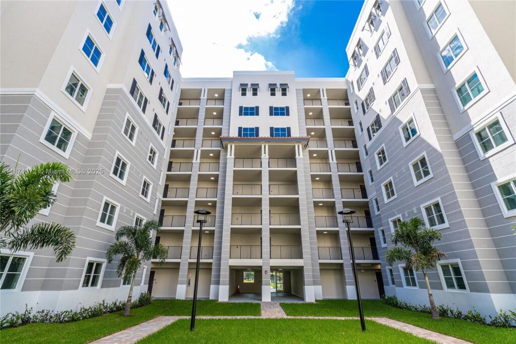 400 NW 112th Ave # 818, Sweetwater FL 33172