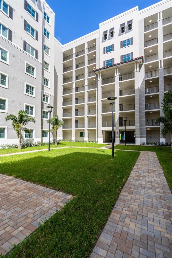 400 NW 112th Ave # 818, Sweetwater FL 33172