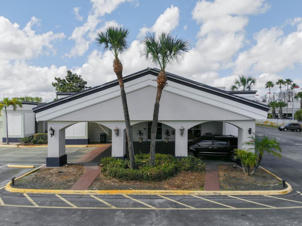 8700 S Orange Blossom Trail, Orlando FL 32809