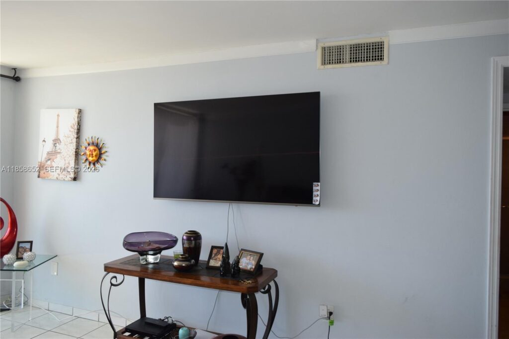 1865 79th St Cswy # 4C, North Bay Village FL 33141