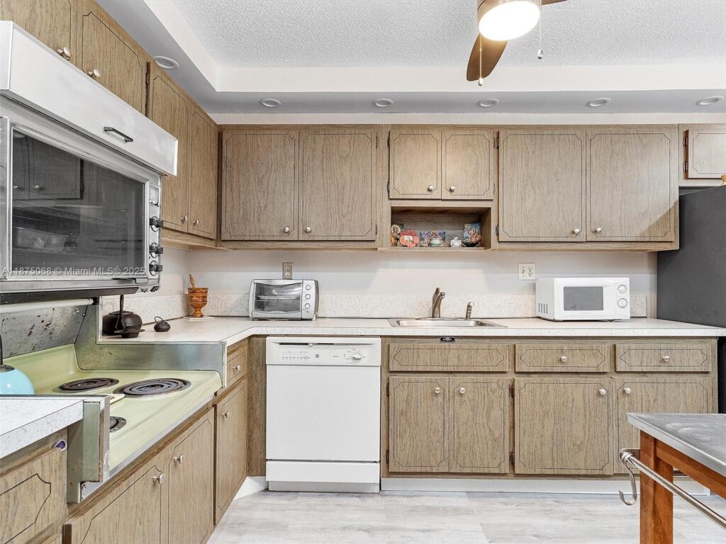 1470 NE 125th Ter, North Miami FL 33161