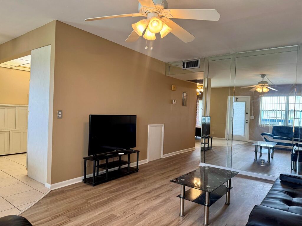 4019 Lincoln A, Boca Raton FL 33434