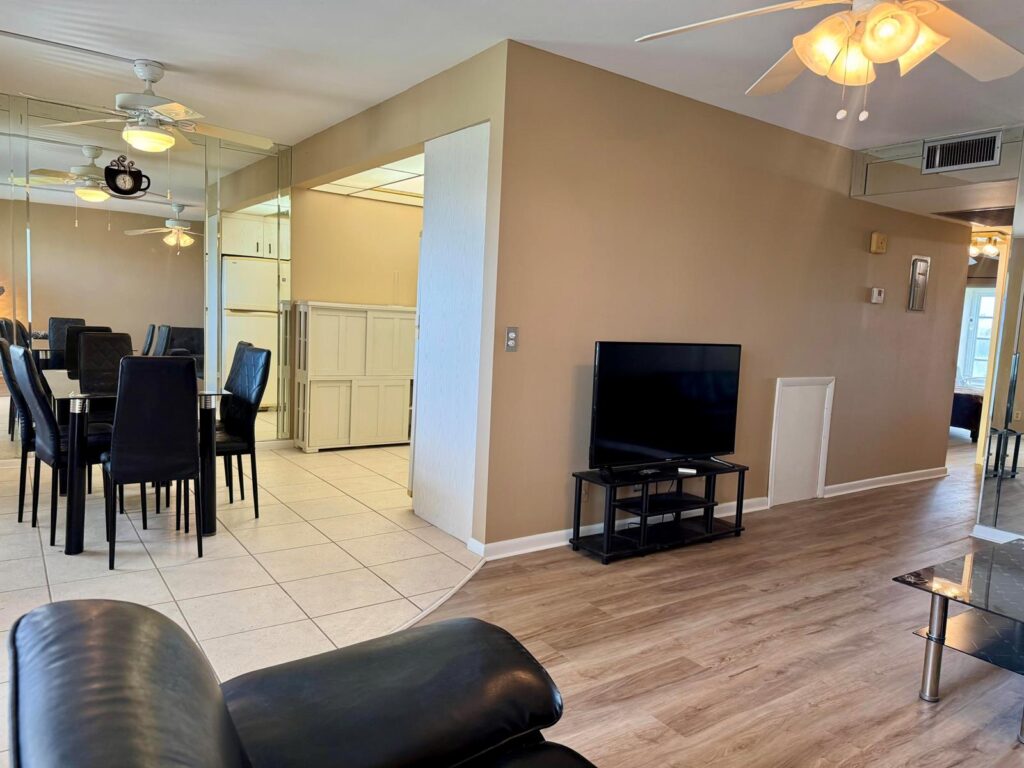 4019 Lincoln A, Boca Raton FL 33434