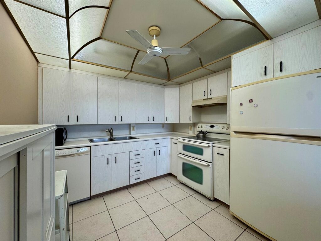 4019 Lincoln A, Boca Raton FL 33434