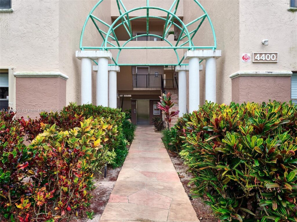 4400 NW 30th St # 224, Coconut Creek FL 33066