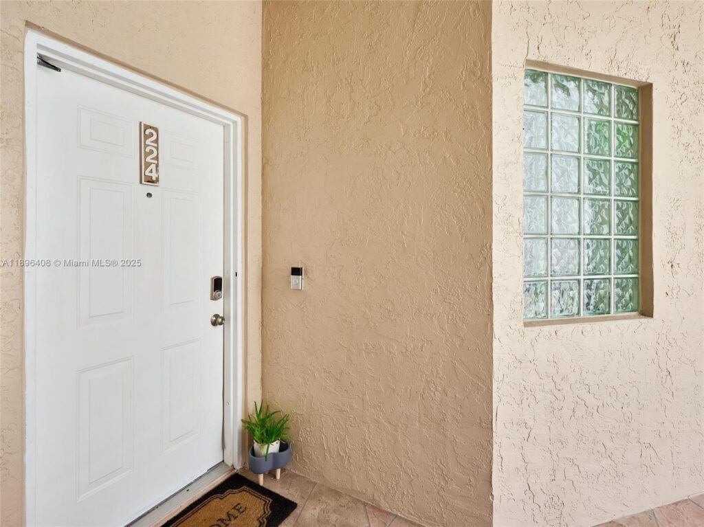 4400 NW 30th St # 224, Coconut Creek FL 33066
