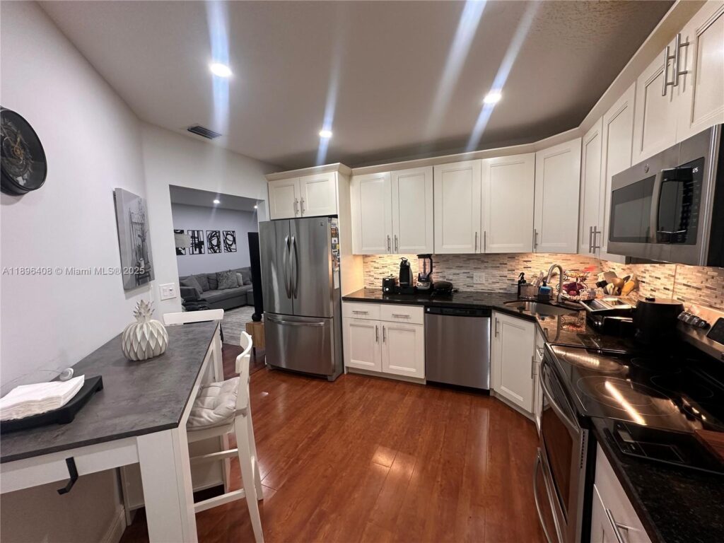 4400 NW 30th St # 224, Coconut Creek FL 33066
